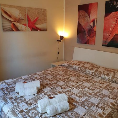 4Rooms Guest House Free Wi-Fi ซาแลร์โน ภายนอก รูปภาพ