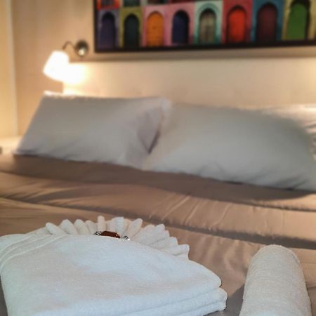 4Rooms Guest House Free Wi-Fi ซาแลร์โน ภายนอก รูปภาพ