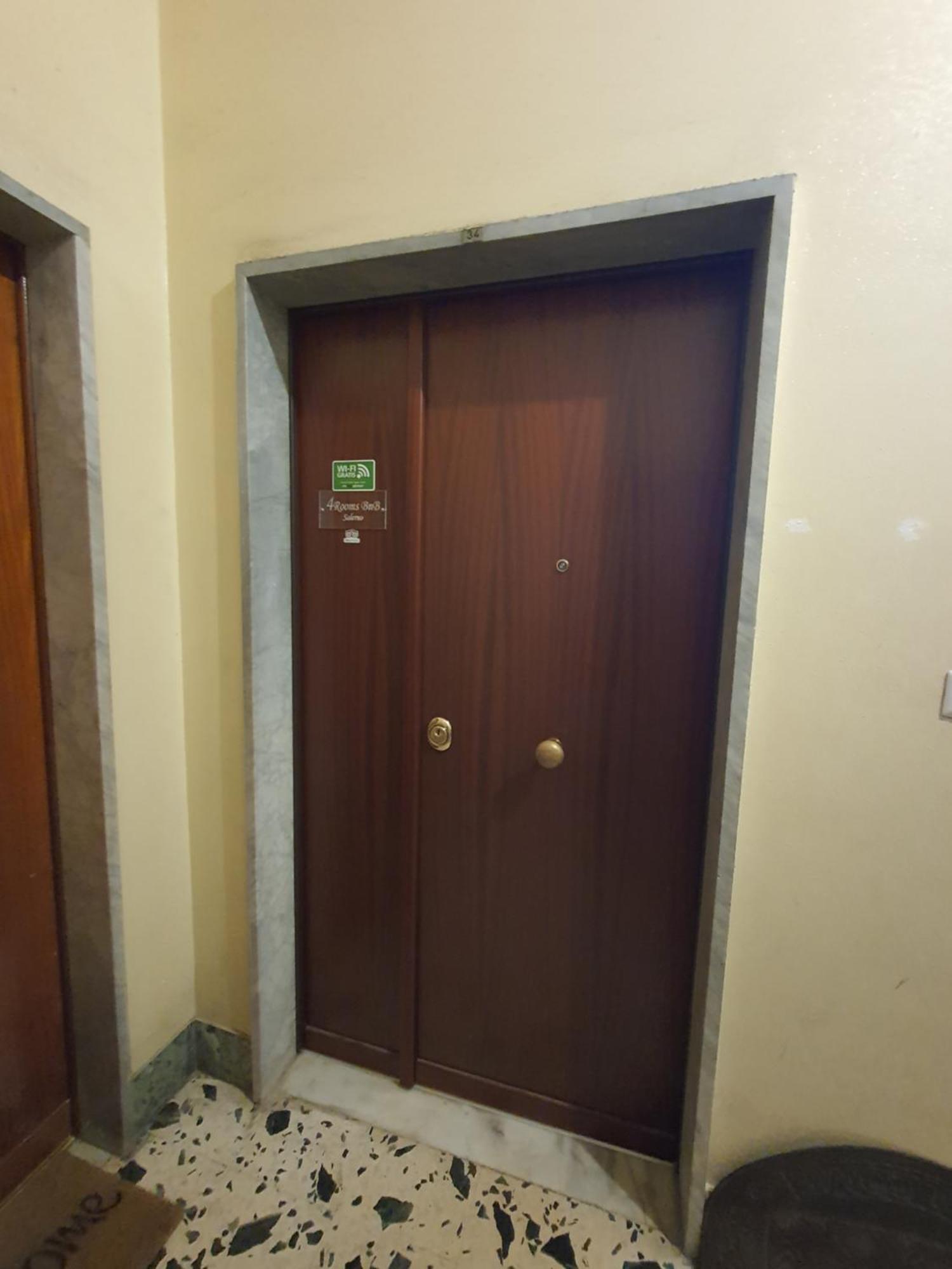 4Rooms Guest House Free Wi-Fi ซาแลร์โน ภายนอก รูปภาพ