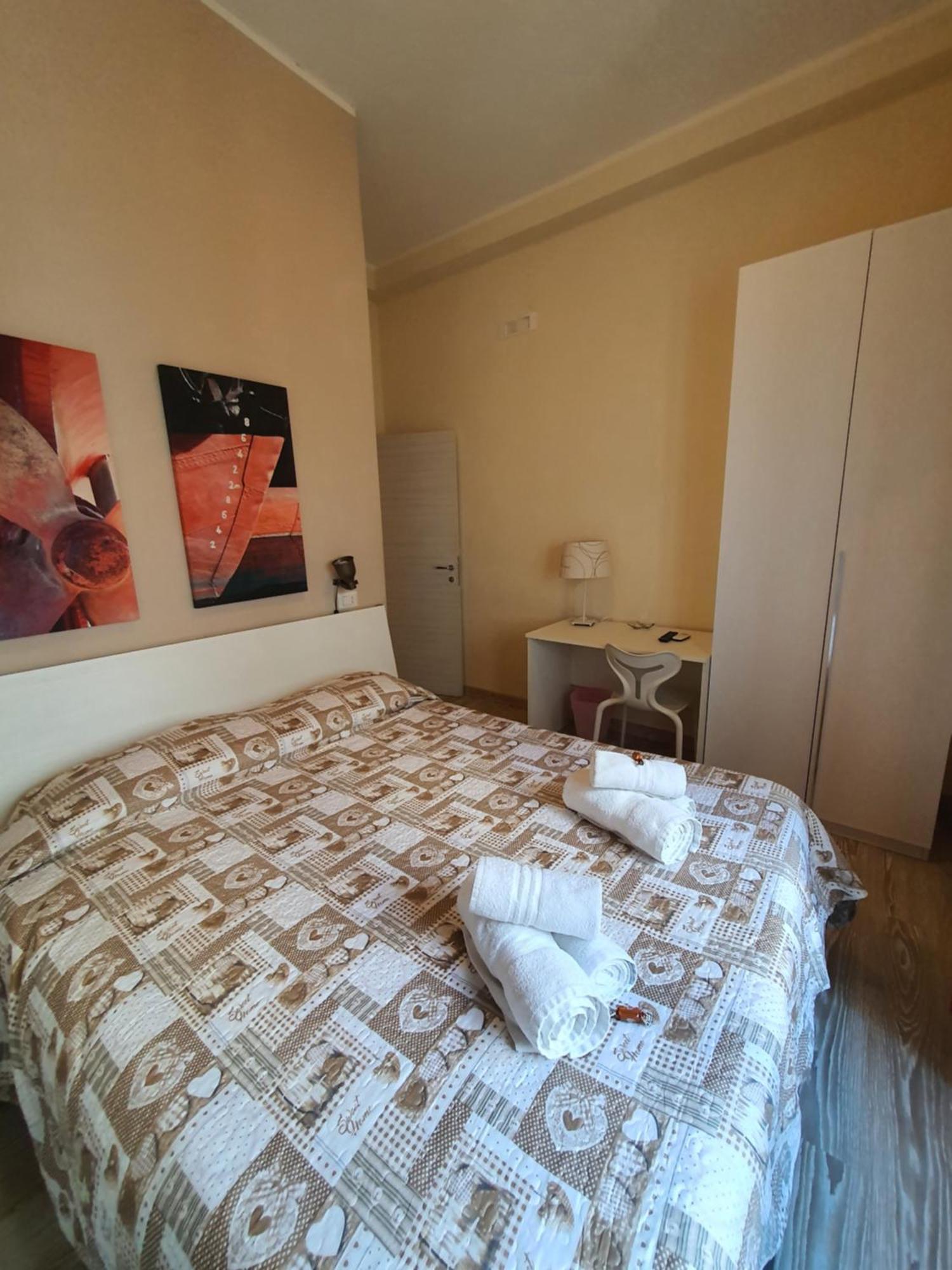 4Rooms Guest House Free Wi-Fi ซาแลร์โน ภายนอก รูปภาพ