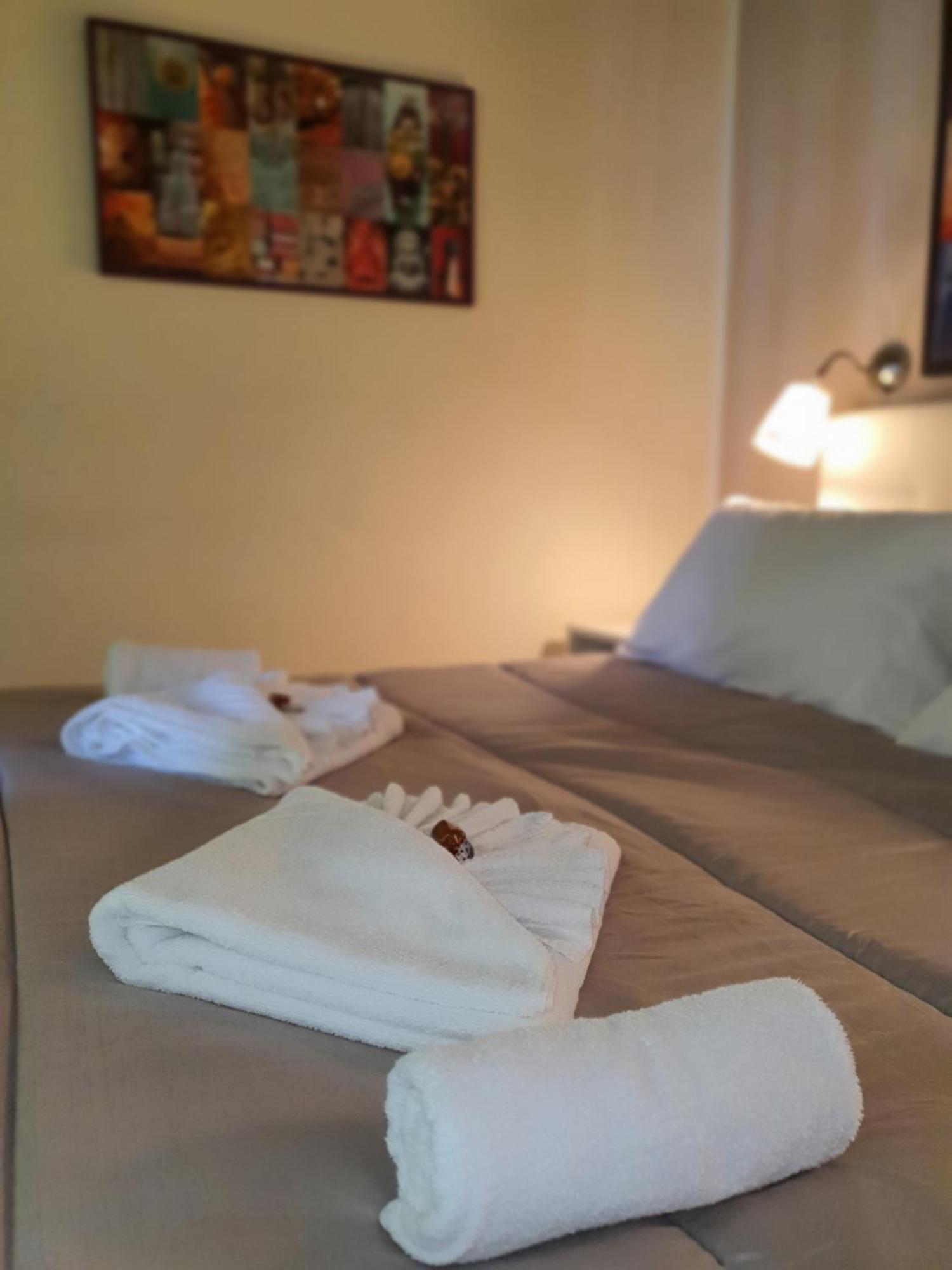4Rooms Guest House Free Wi-Fi ซาแลร์โน ภายนอก รูปภาพ