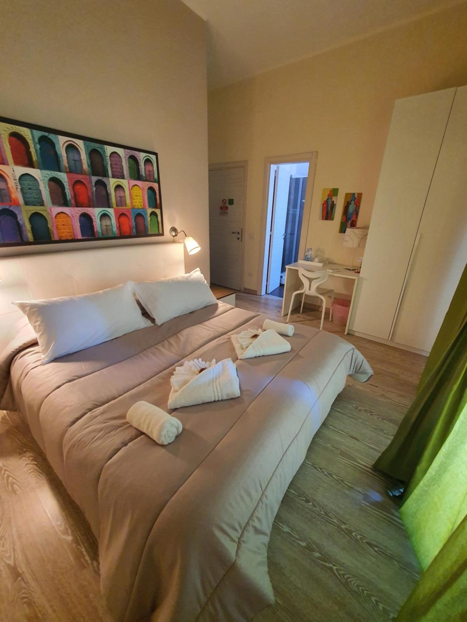 4Rooms Guest House Free Wi-Fi ซาแลร์โน ภายนอก รูปภาพ