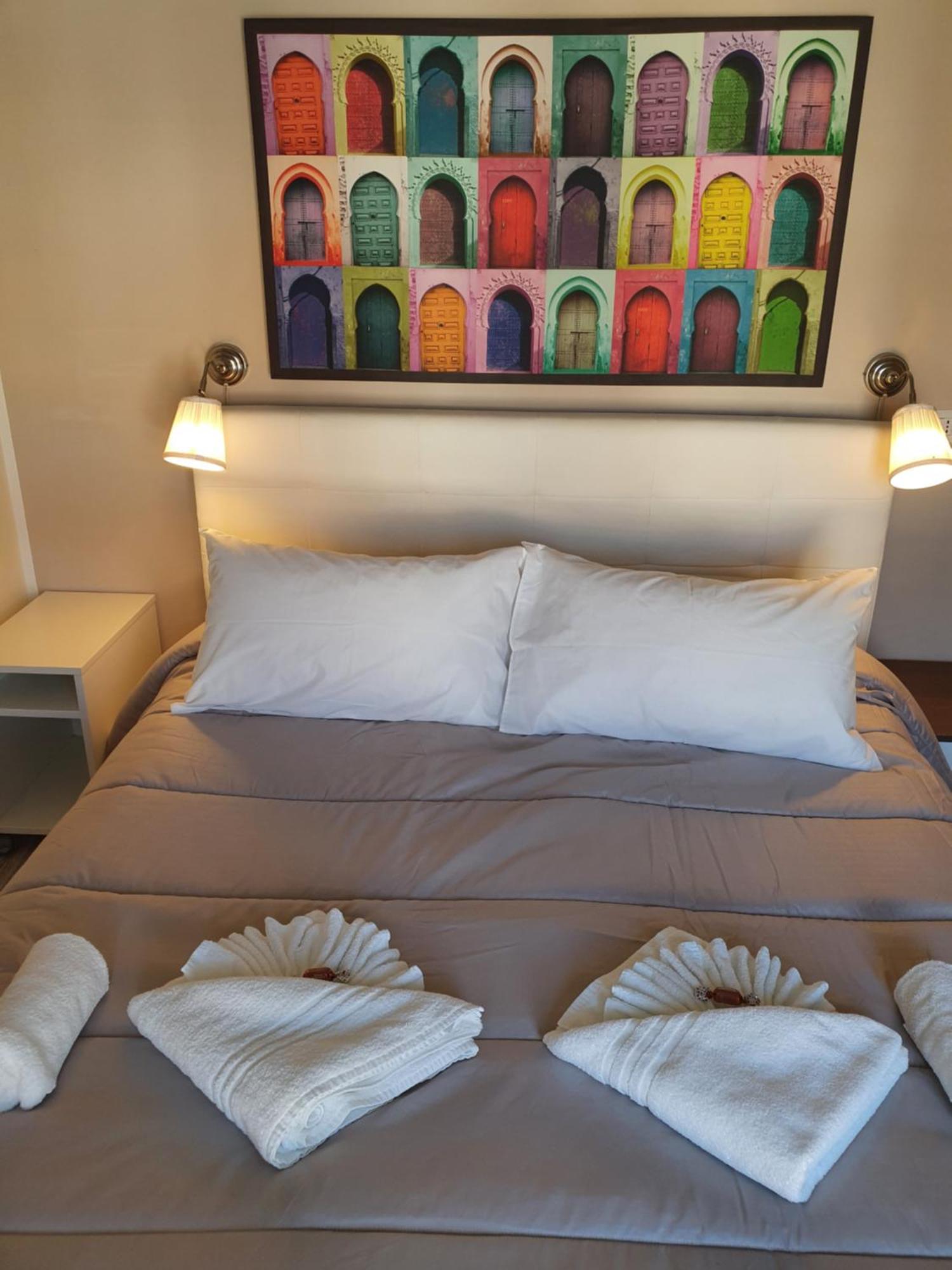 4Rooms Guest House Free Wi-Fi ซาแลร์โน ภายนอก รูปภาพ