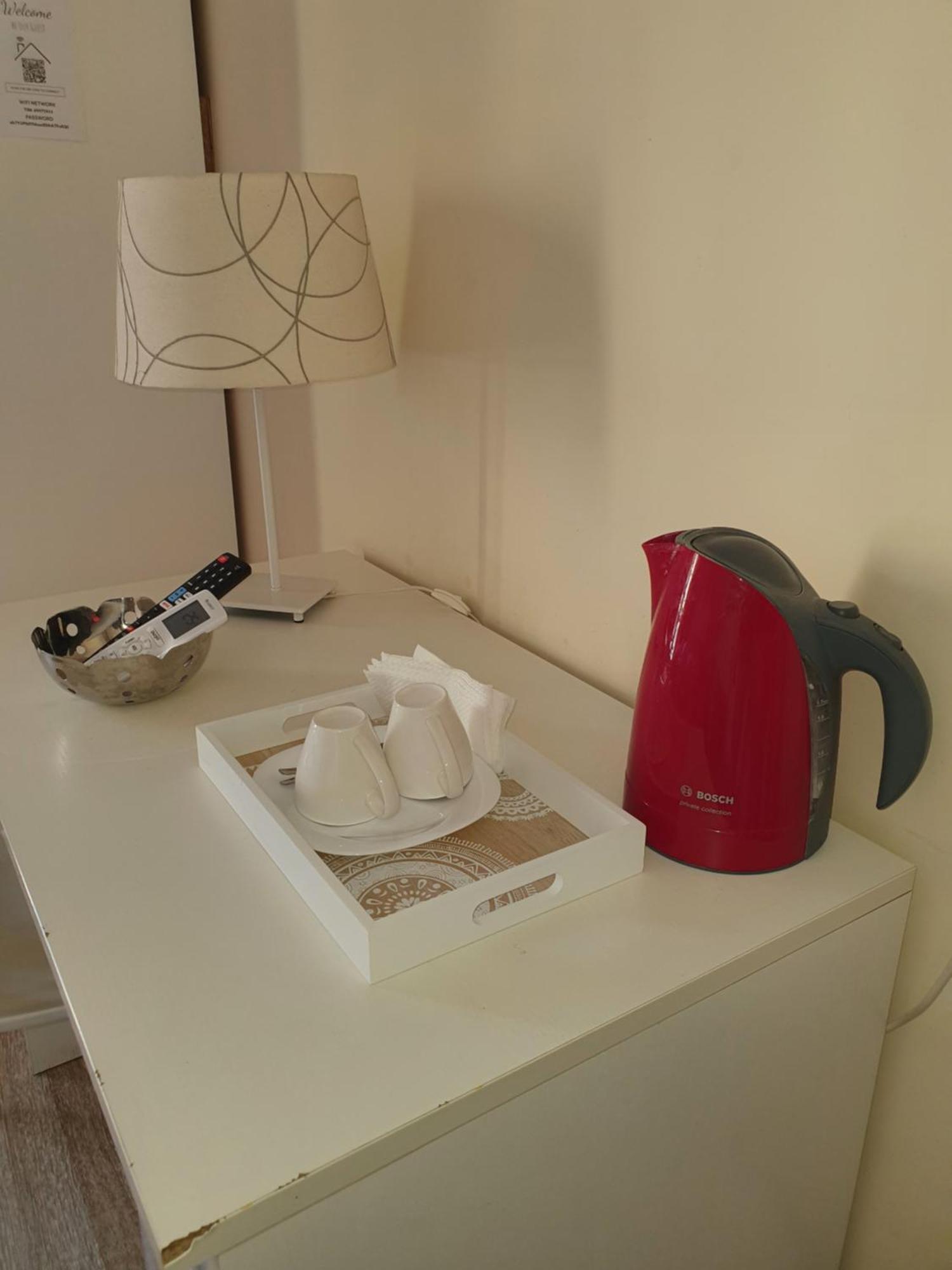 4Rooms Guest House Free Wi-Fi ซาแลร์โน ภายนอก รูปภาพ