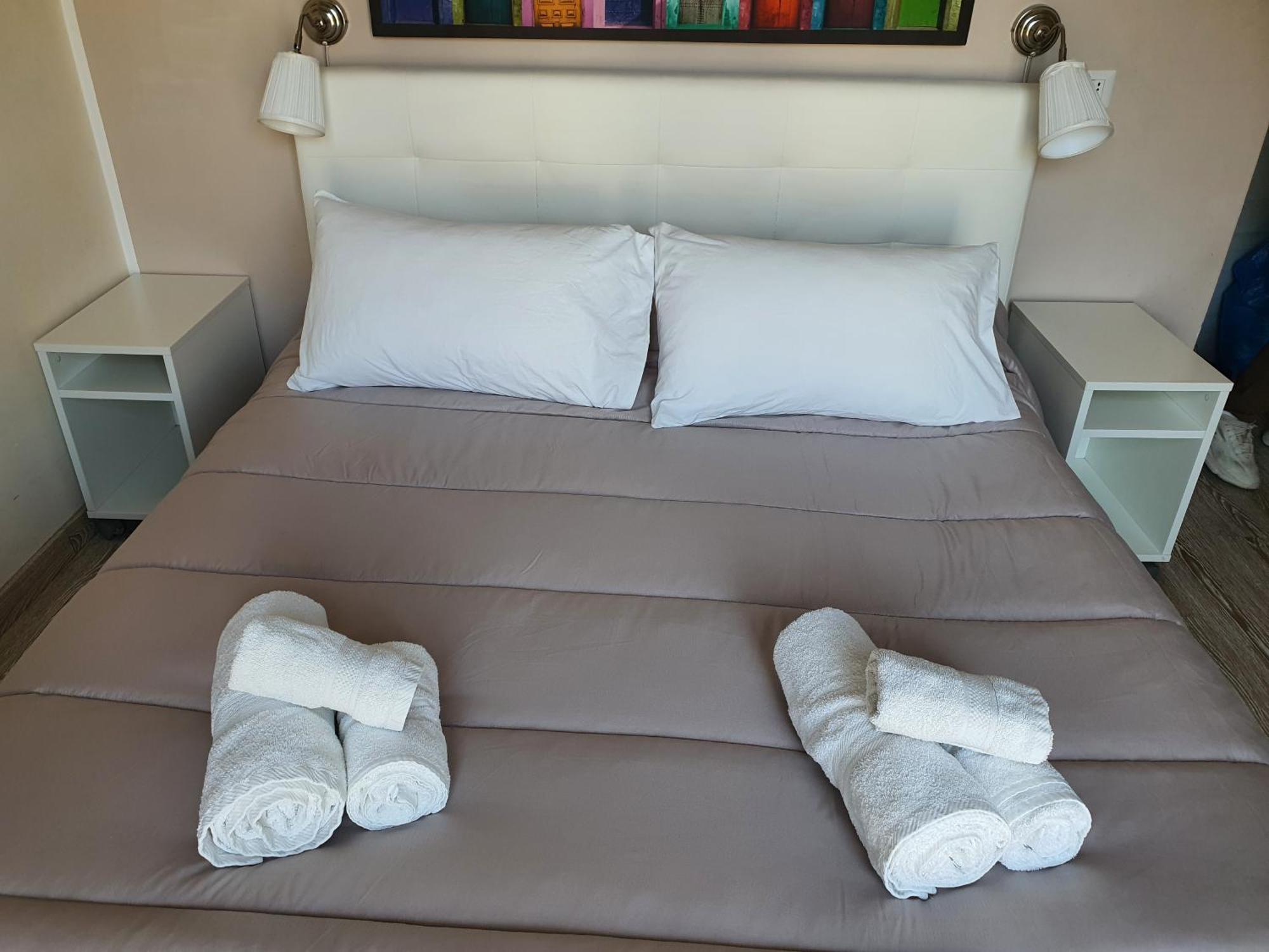 4Rooms Guest House Free Wi-Fi ซาแลร์โน ภายนอก รูปภาพ