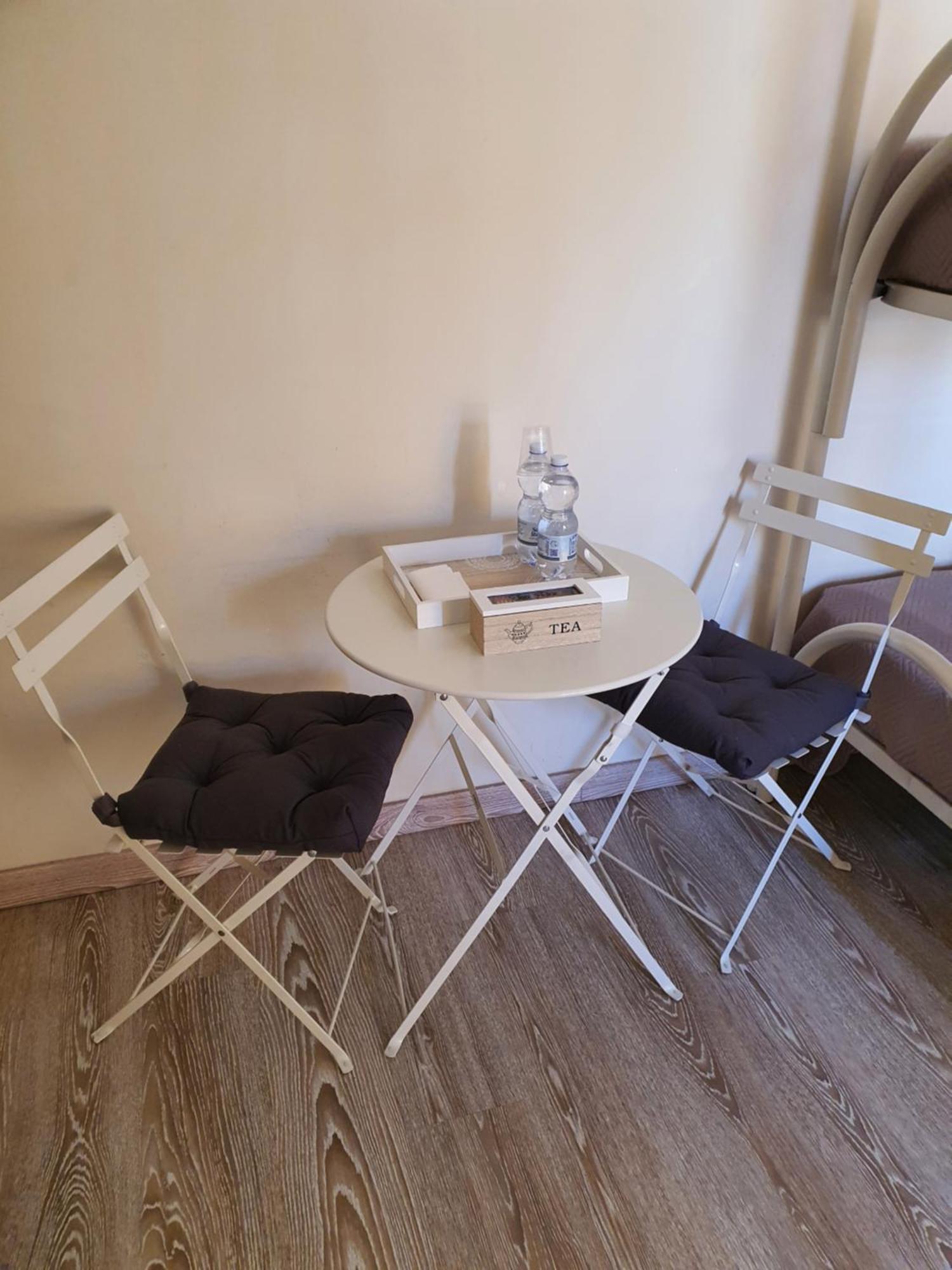 4Rooms Guest House Free Wi-Fi ซาแลร์โน ภายนอก รูปภาพ