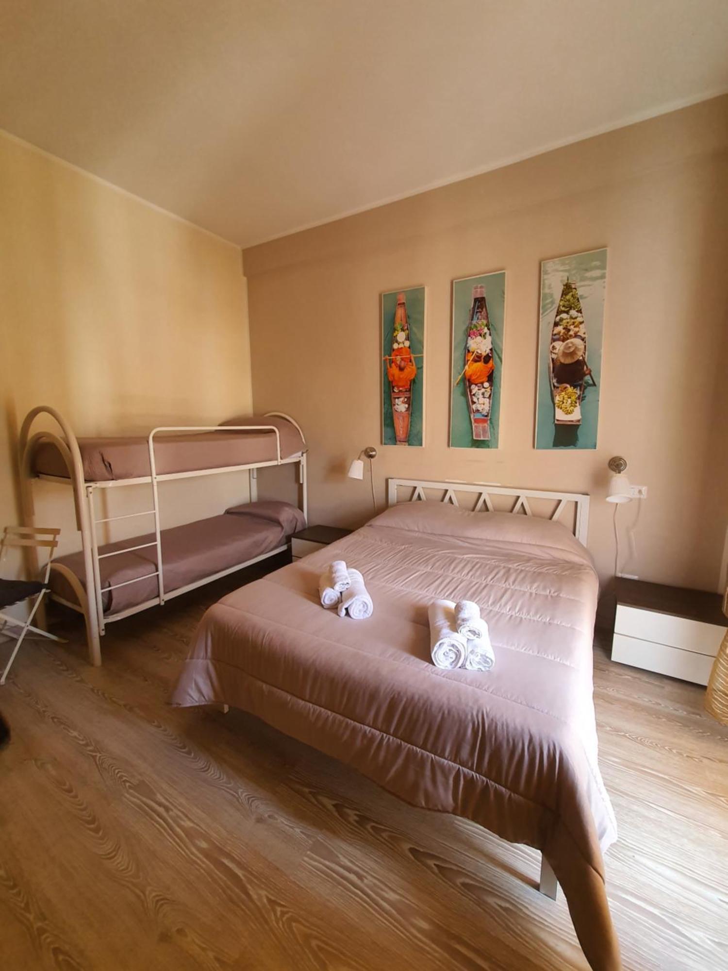 4Rooms Guest House Free Wi-Fi ซาแลร์โน ภายนอก รูปภาพ