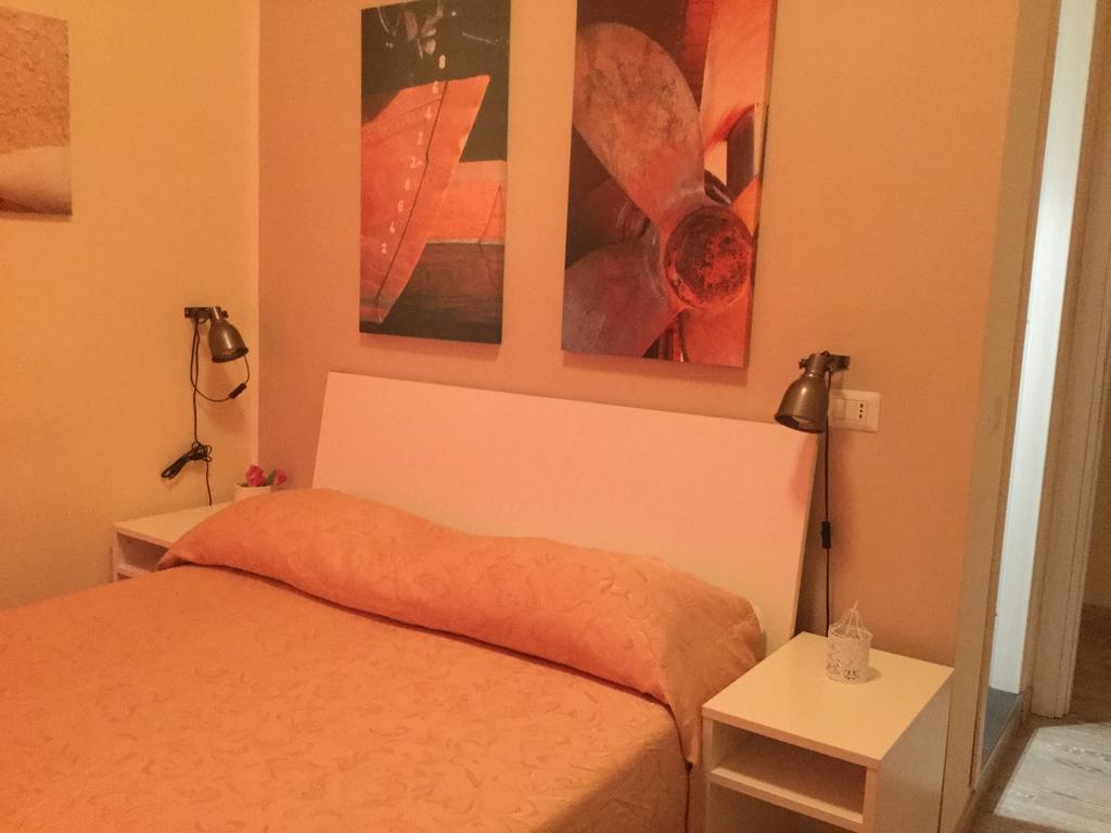 4Rooms Guest House Free Wi-Fi ซาแลร์โน ภายนอก รูปภาพ